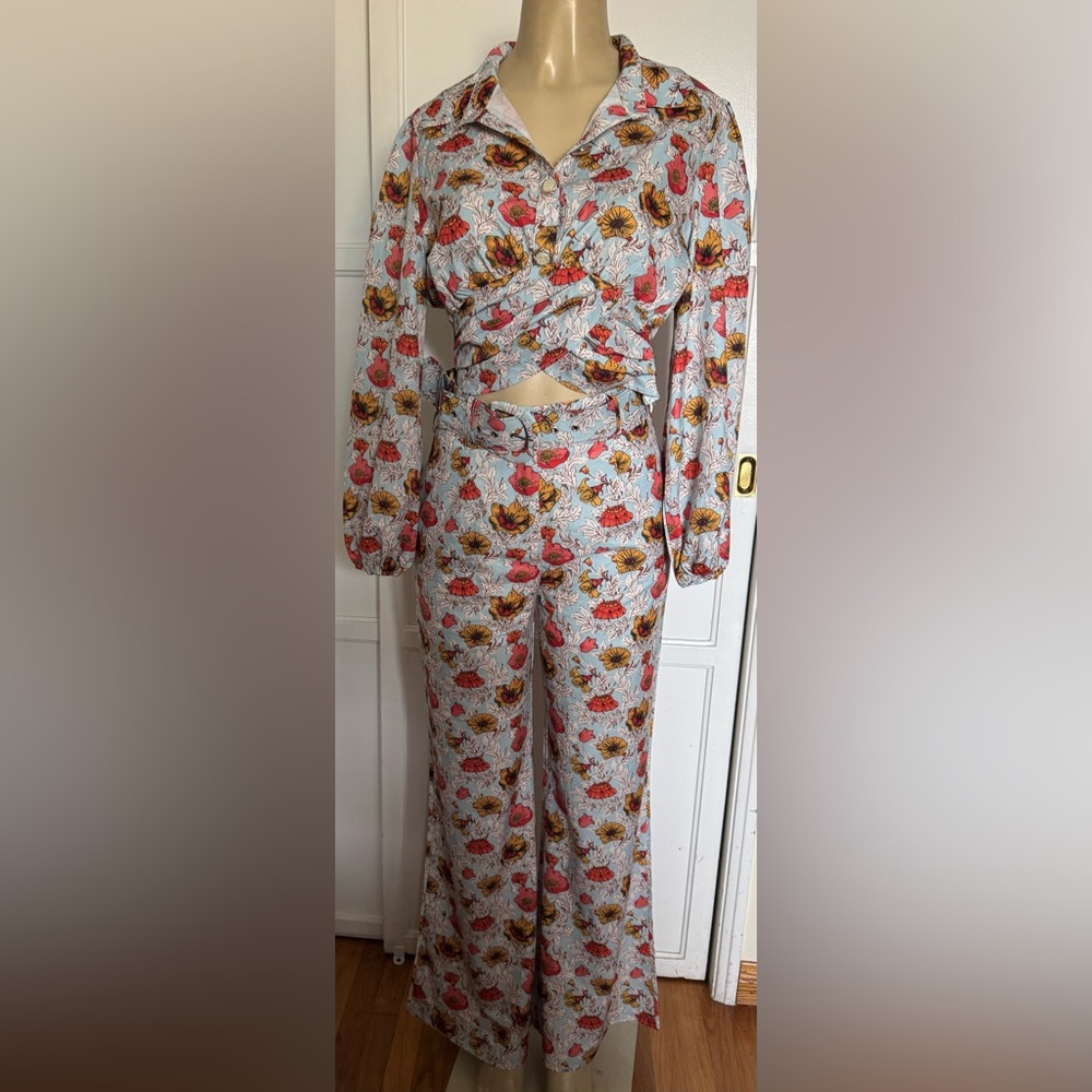 Floral Print Women's 2 piece suit S pants used once very nice comfortable.